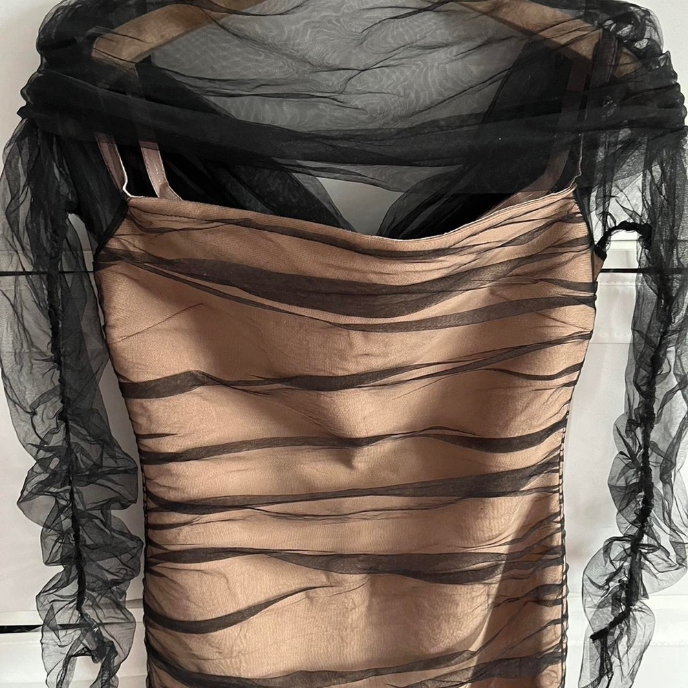 Bella Barnett party ruched black beige

Ruched Mesh Bandage Midi Dress - Black - Picture 5 of 8